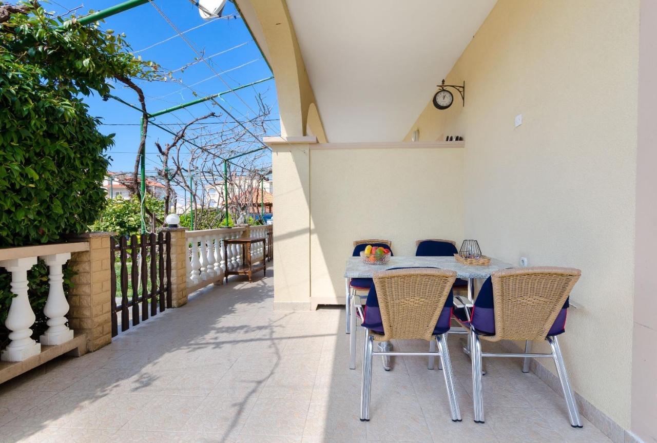 Apartments Mijatovic Lopar Exterior photo